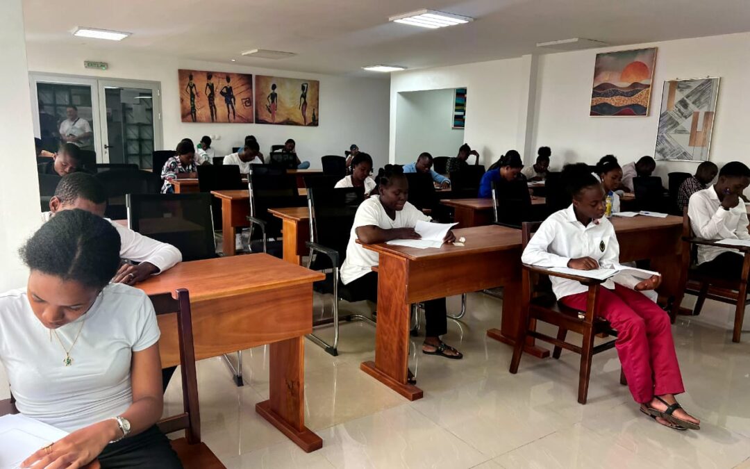 CULMINAN CON ÉXITO LAS PRUEBAS DE ACCESO AL PROGRAMA NACIONAL DE BECAS DEL MINISTERIO DE HIDROCARBUROS, MINAS Y ELECTRICIDAD Y BANGE BUSINESS SCHOOL